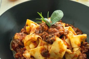 pappardelle con ragu di cinghiale