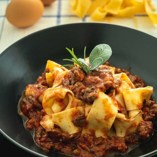pappardelle con ragu di cinghiale