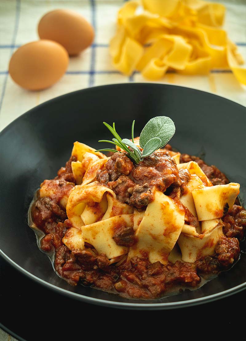 pappardelle con ragu di cinghiale