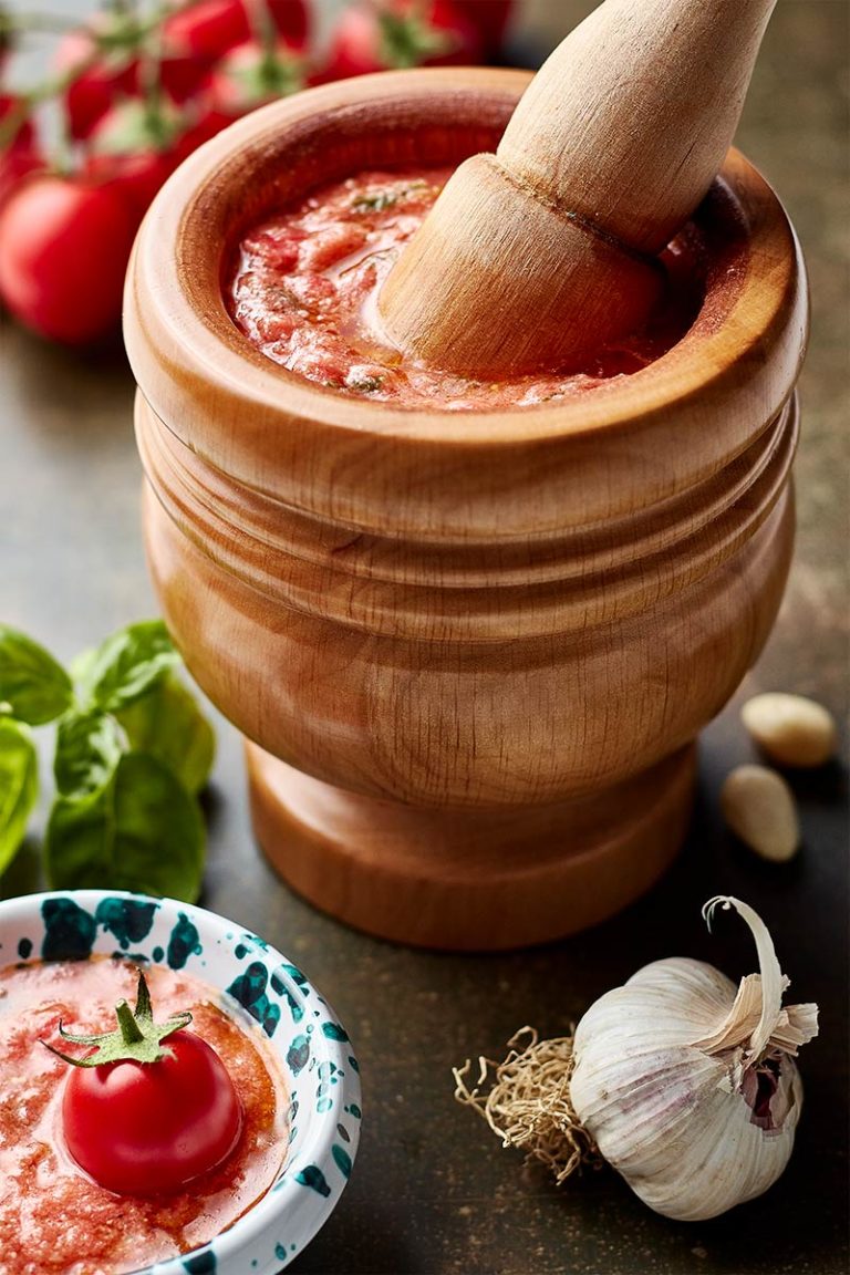 Pesto alla trapanese, agghiata la ricetta di Cuoche ma buone