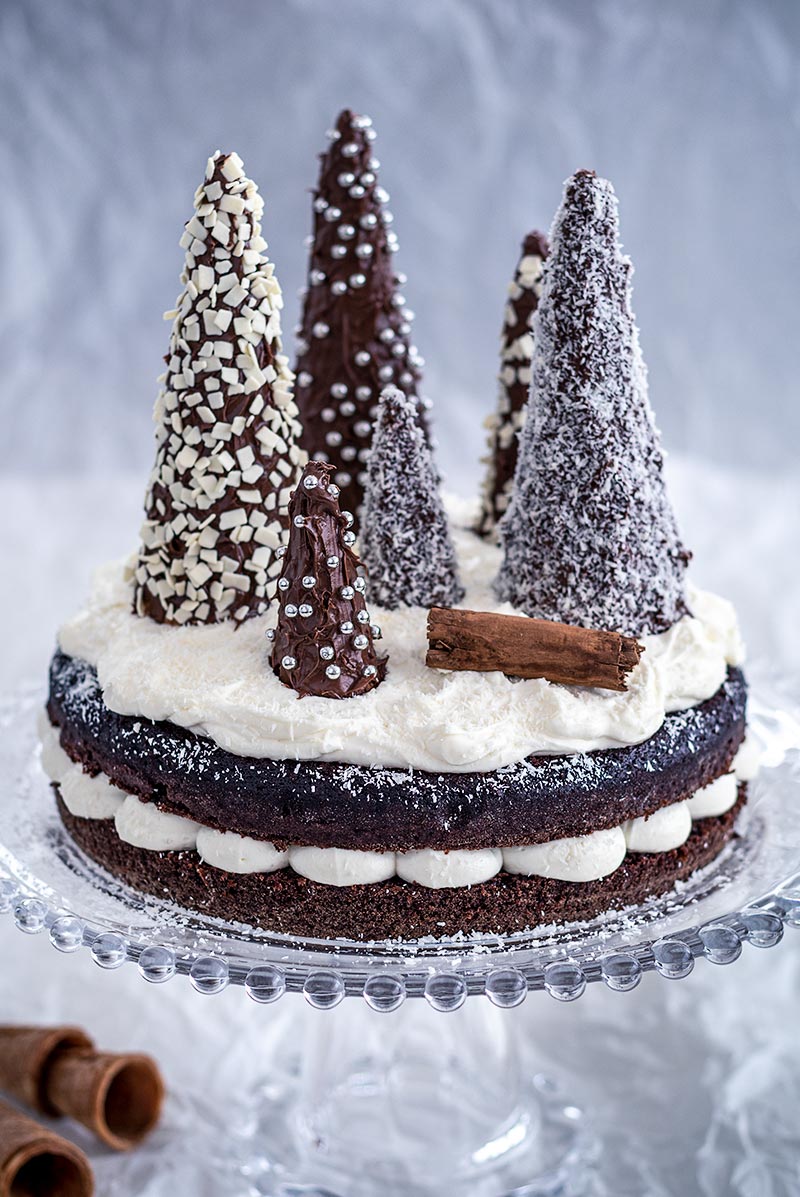 Dolce Di Natale Facile E Veloce.Torta Di Natale Con Alberelli Di Cioccolato Semplice E Veloce La Ricetta Di Cuoche Ma Buone